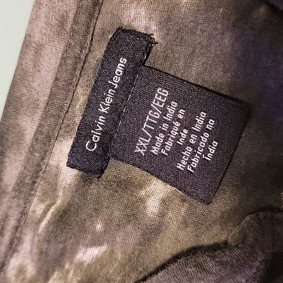 Calvin Klein. Lightweight army green camo LS TEE. XXL - Picture 8 of 9